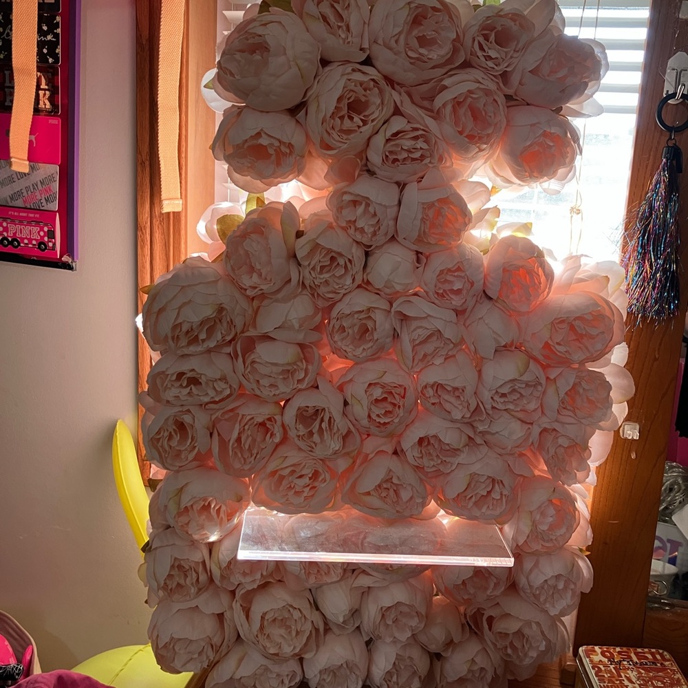 Victoria’s Secret Rose display